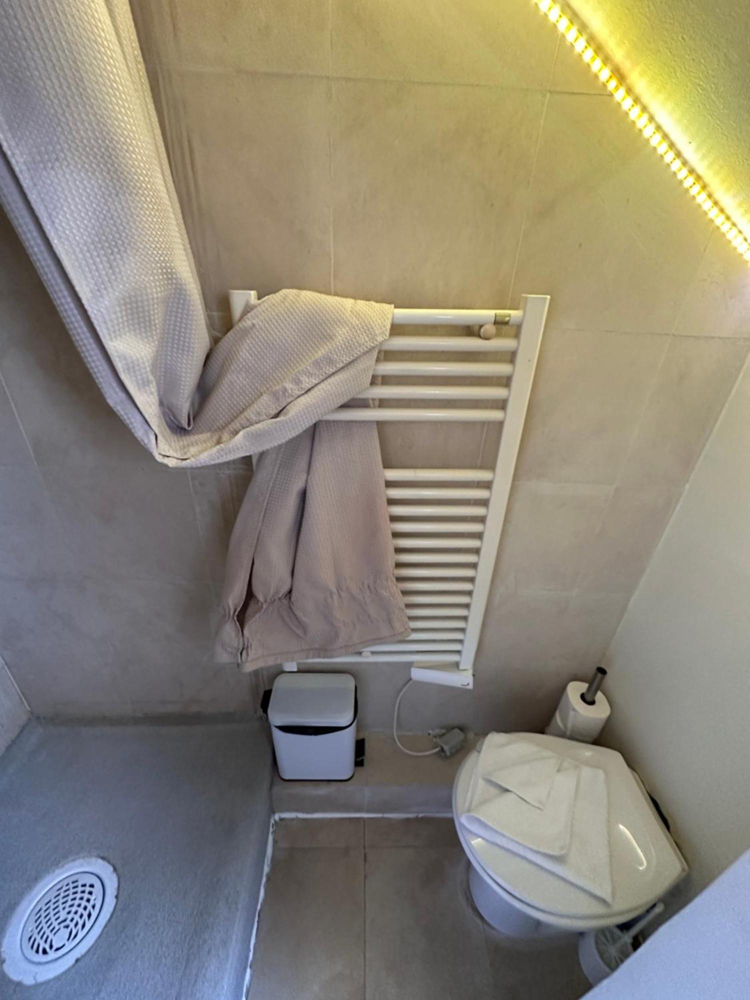 Appartamento Marais Rooftop Studio - Metro Filles Du Calvaire Parigi Esterno foto